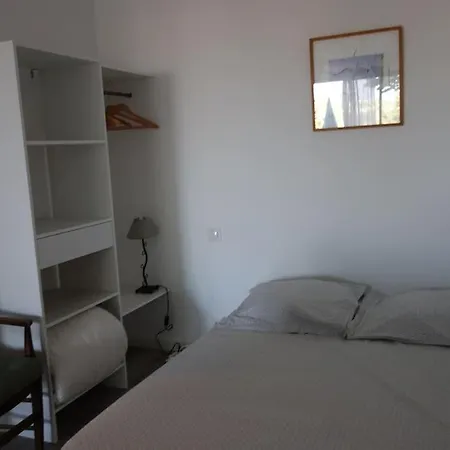 Colline Independant Au Rdc D'une Maison *